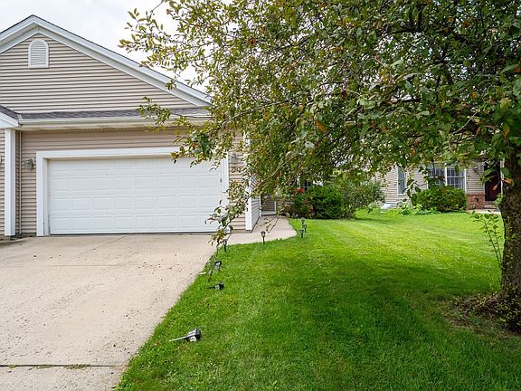 4th image of 2915 E Raab Rd
