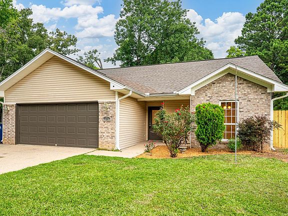 3rd image of 29 Broadmoor Cir