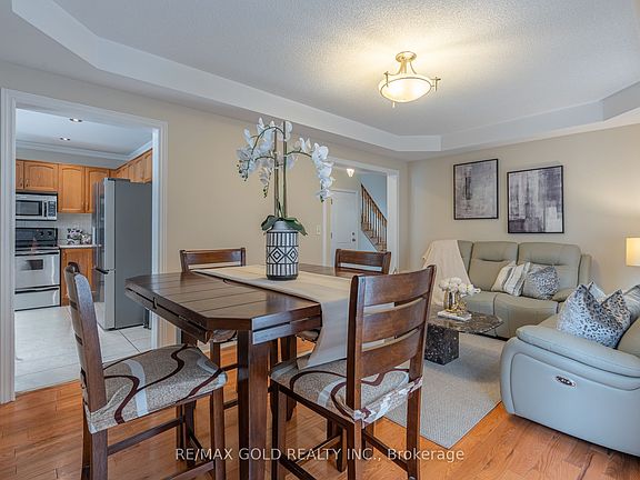 3rd image of 409 Fernforest Dr
