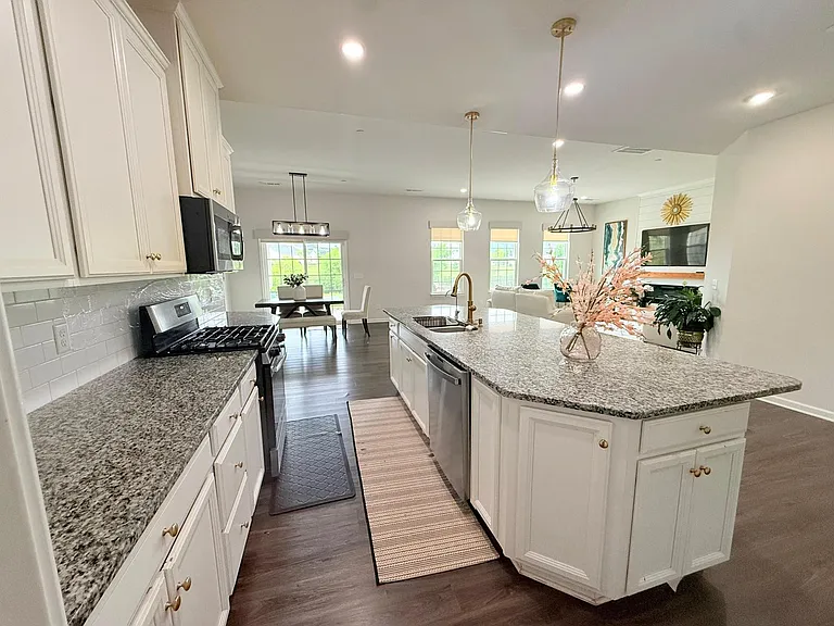 3001 Fernshaw Ln — Photo 4