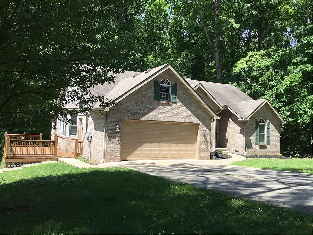 1786 White Oak Ln photo 1