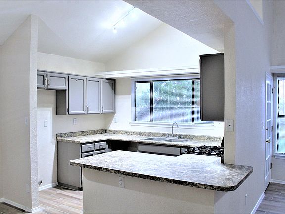 3rd image of 12120 Lyman Dutton Cir