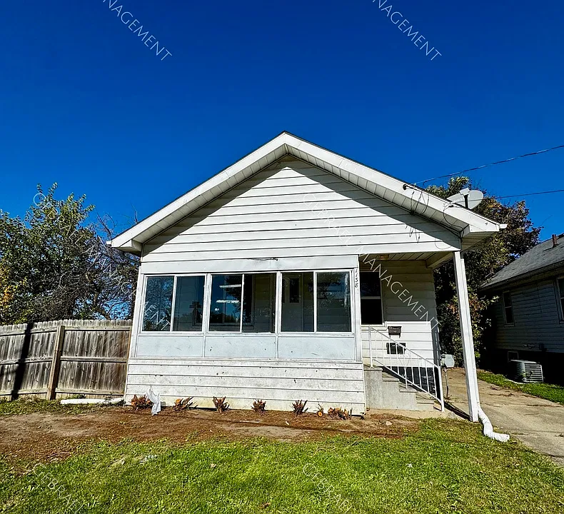 1138 Simcoe Ave