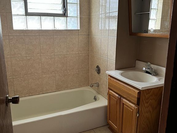 2nd image of 6619 Oak Forest Ave #10