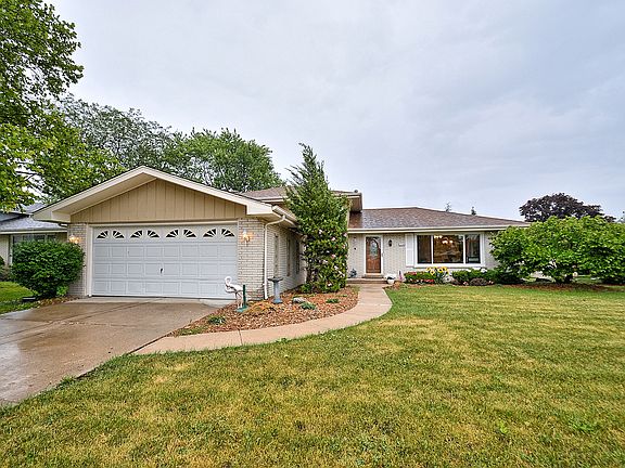 2nd image of 15149 Hollyhock Ct