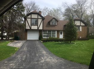 3203 Sprucewood Rd, Wilmette, IL 60091