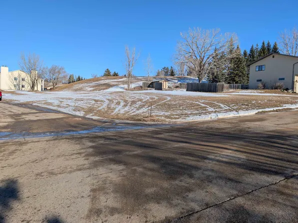 1116 Glacial Dr, Minot, ND 58703