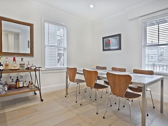 4th image of 21 Peverell St #2