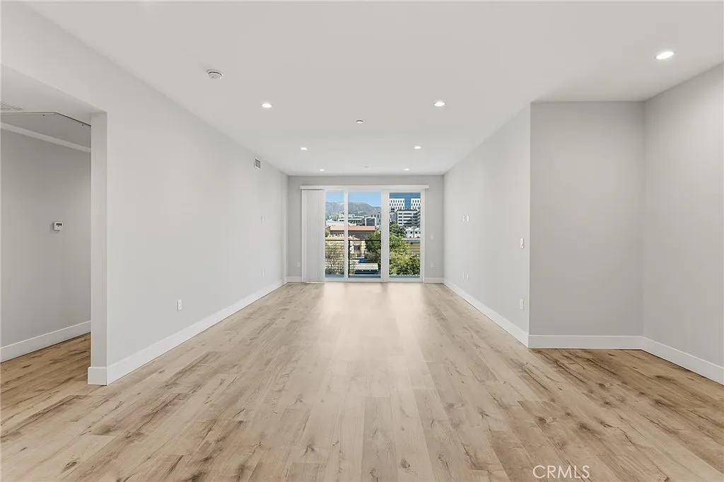 3 bed, 1680 sqft, $4,195 — Photo 4