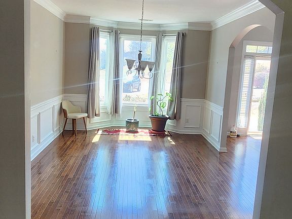 4th image of 419 Long Shore Way