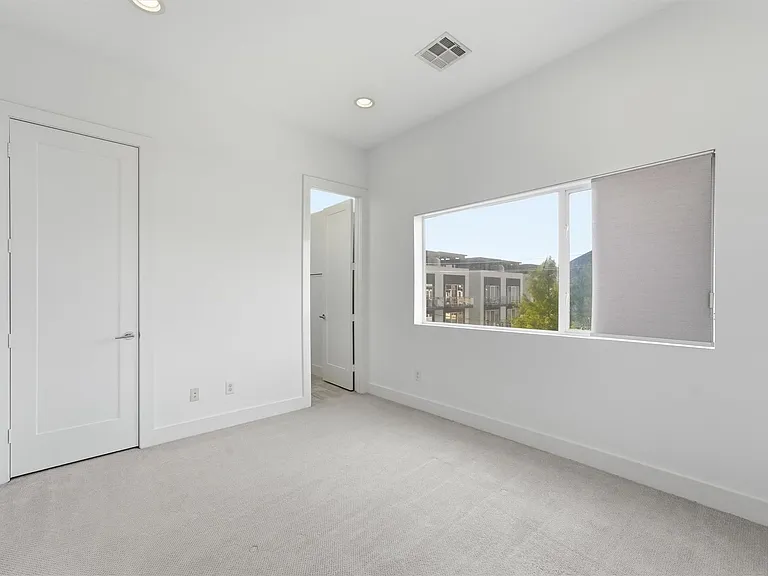 1155 W 17th St — Photo 14