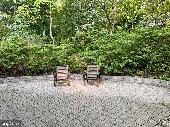 3rd image of 11 Windward Dr