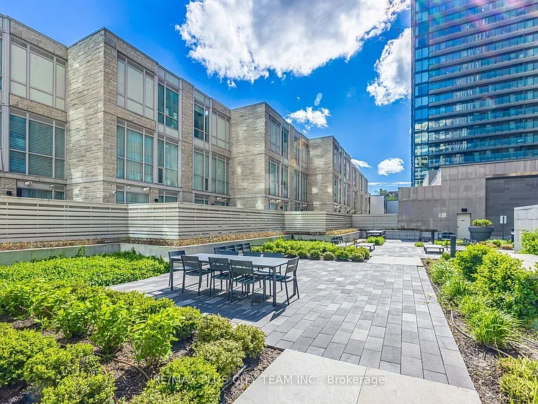111 Saint Clair Ave W #902 — Photo 29