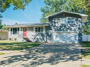 1812 11th St SW, Minot, ND 58701