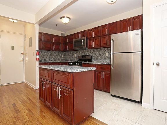 2nd image of 15815 Goethals Ave #Tyrbum7xc