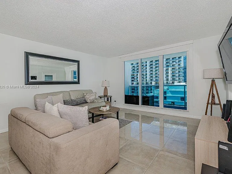 2301 Collins Ave #803 — Photo 8