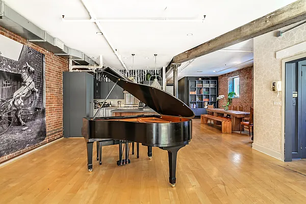 Rented by Compass | media 10