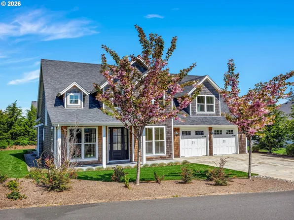 664 10th St, Gearhart, OR 97138