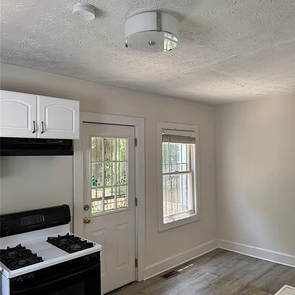 1441 Meridian St SE — Photo 11
