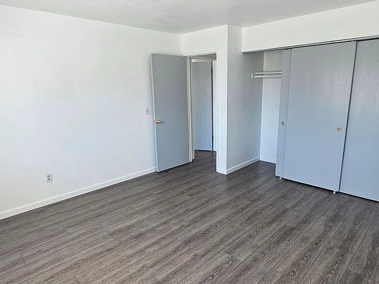 260 Linden St — Photo 7