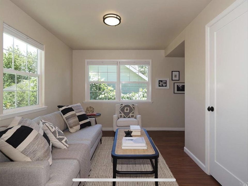 One Bedroom Side room for desk or living room