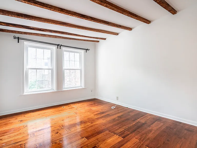 2228 Pine St — Photo 15
