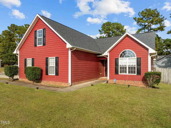 102 Washington Ct, Raeford, NC 28376