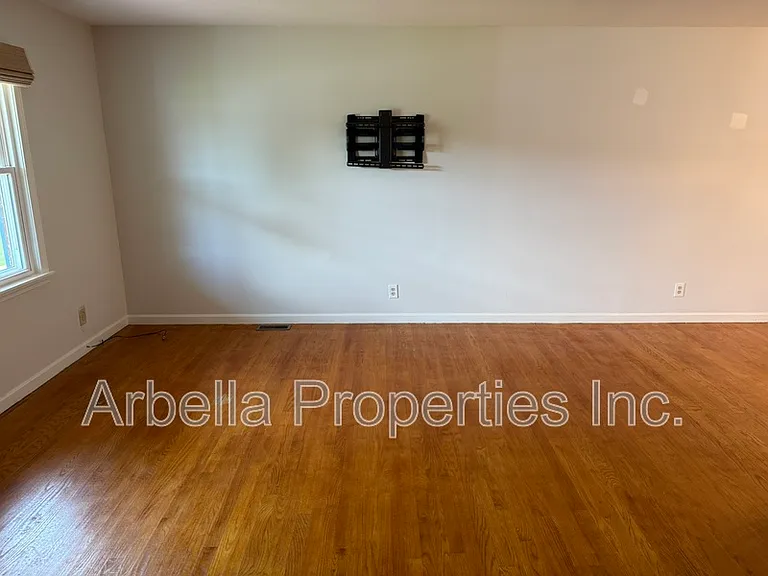 1713 Seward Dr — Photo 10