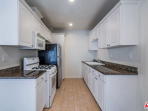 5th image of 1112 N Olive Dr APT 7