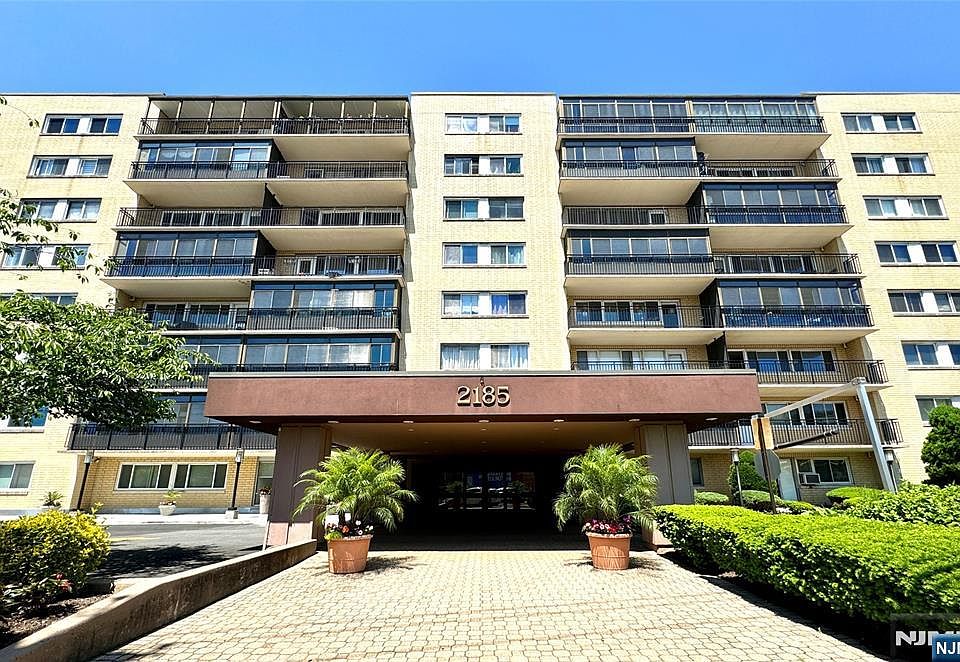 1st image of 2185 Lemoine Ave #4M