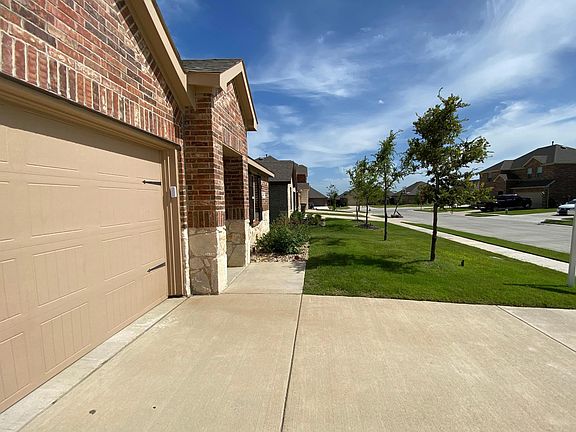 3rd image of 1007 Longhorn Ln