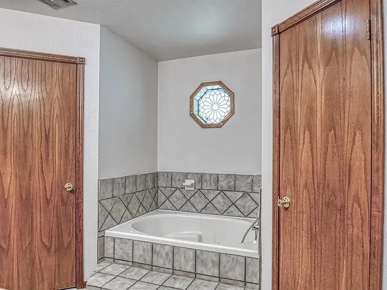 3609 Hampton Ct — Photo 39