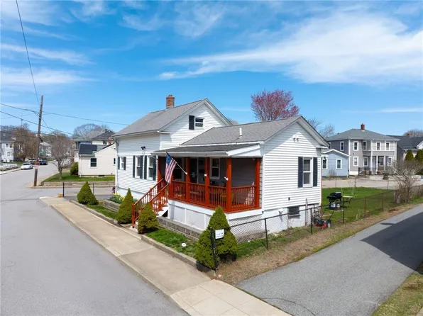 27 Pond St, West Warwick, RI 02893