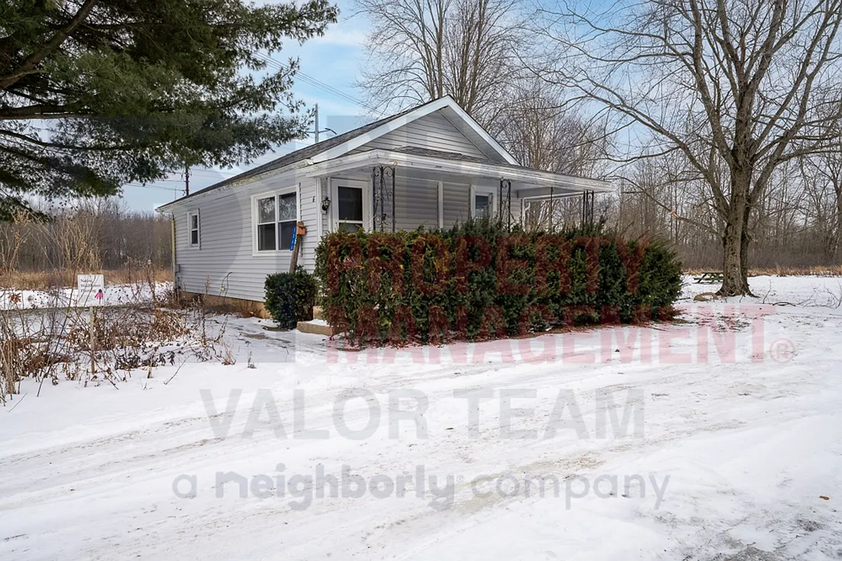 Building Photo - 5066 Newton Falls Rd