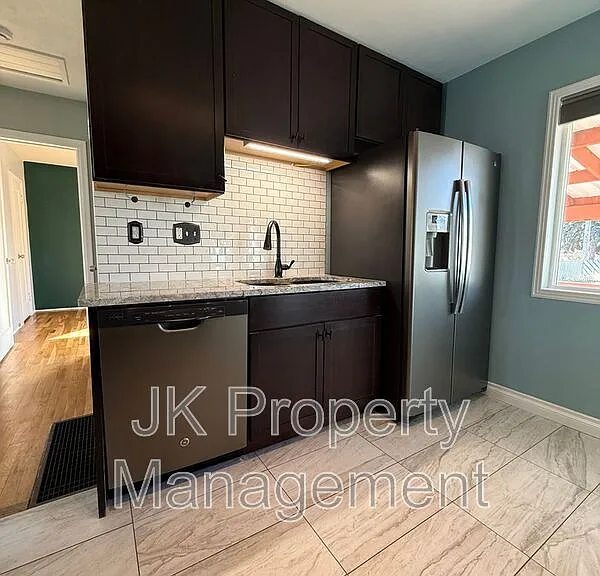 2416 4th Ave S — Photo 8