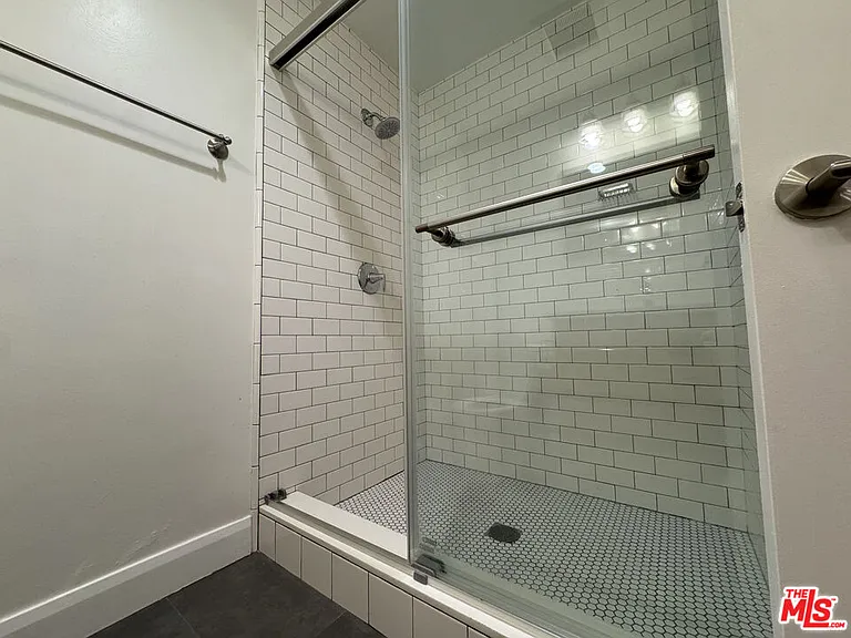 1601 Veteran Ave #101 — Photo 17