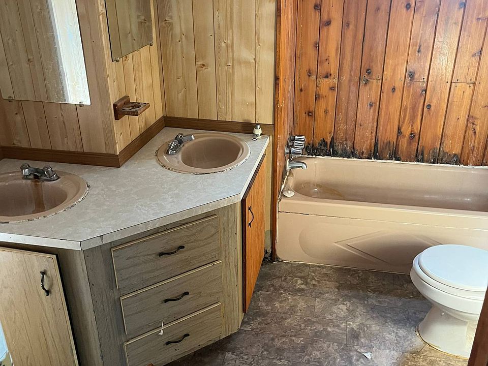 2nd image of 1029 Cedar Ave Trailer 3