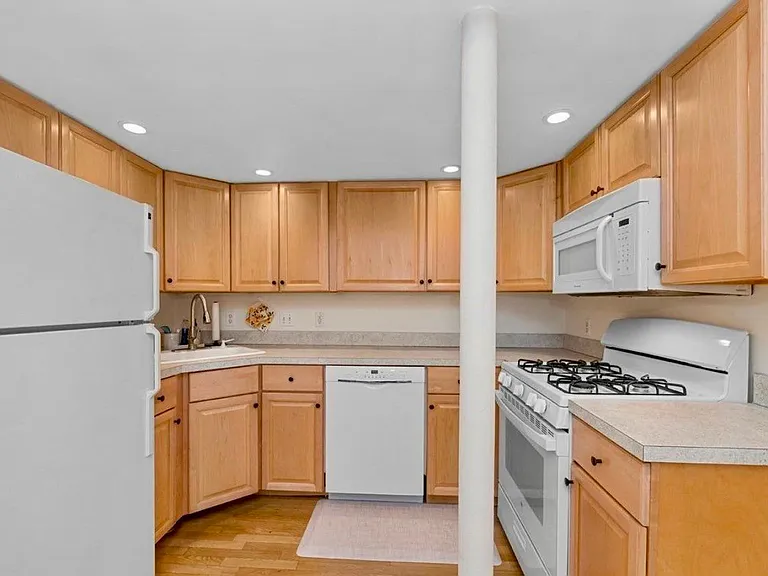 21 Chauncy St #3B — Photo 7