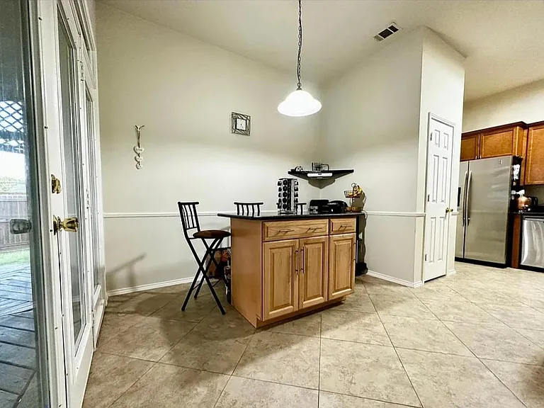 628 Raintree Cir — Photo 9