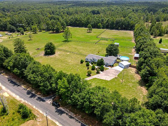 3rd image of 2482 Windsor Rd
