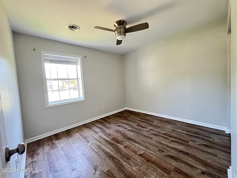 1093 Harbor Dr SW — Photo 10