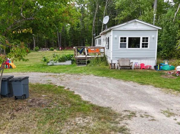 51 River Road, Detroit, ME 04929