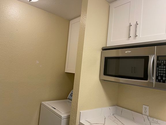3rd image of 1281 Lakeview Cir #1281