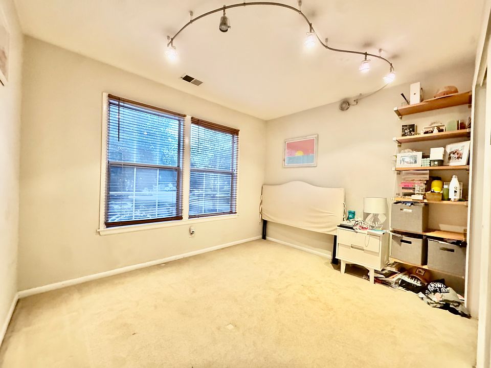 Second bedroom / office with large closet space