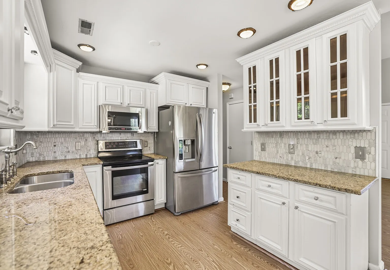 3127 Creekview Lane - 1 — Photo 2