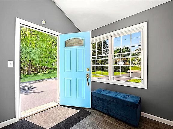 5th image of 203 Broadmoor Dr