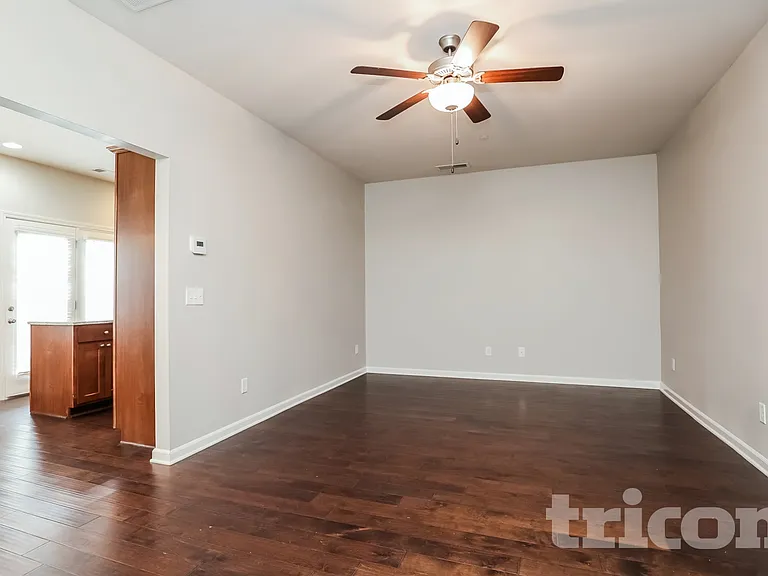 403 Riverwood Ct — Photo 2
