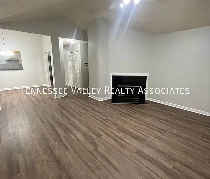 1513 Spelling Way — Photo 5