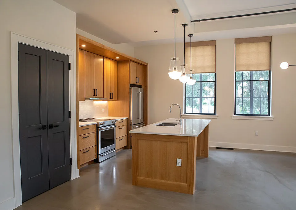 48 Round Hill Rd #11
