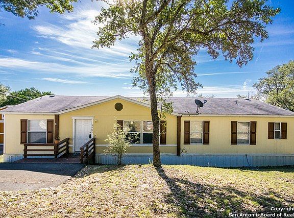 3rd image of 946 Castles Dr